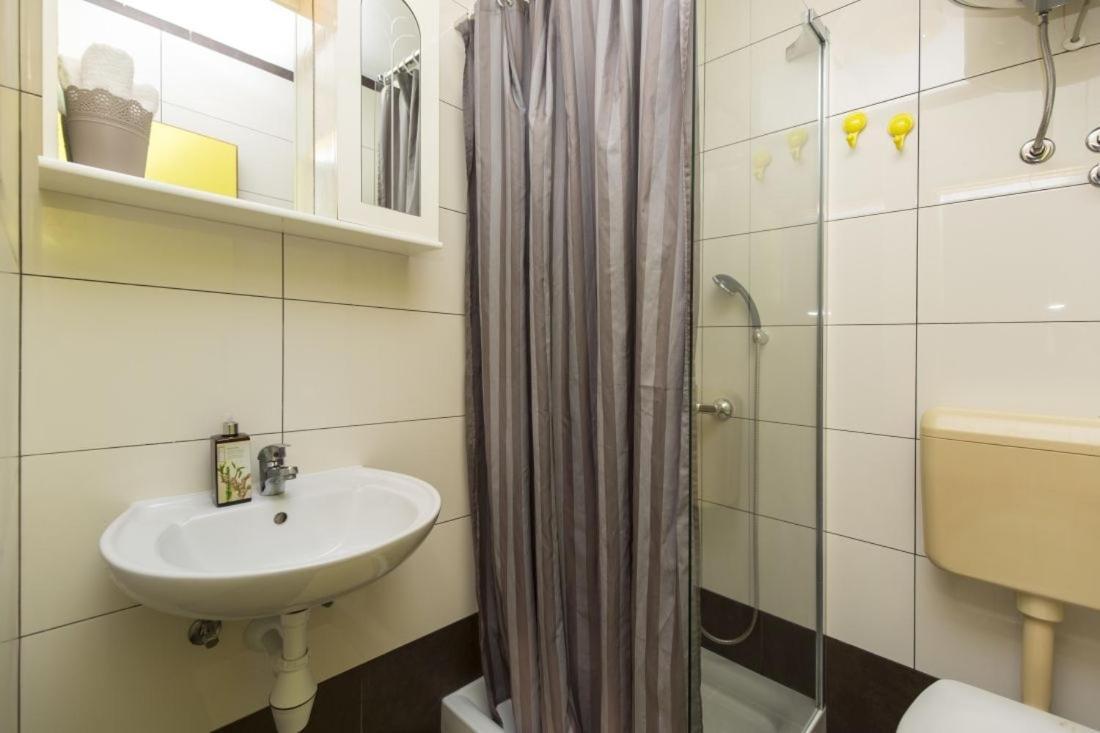 Apartments With Wifi Rabac, Labin - 17261 Bagian luar foto